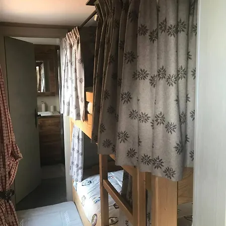 Apartment Spacious 3-bedroom In