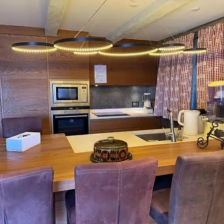 Spacious 3-bedroom In Apartman *